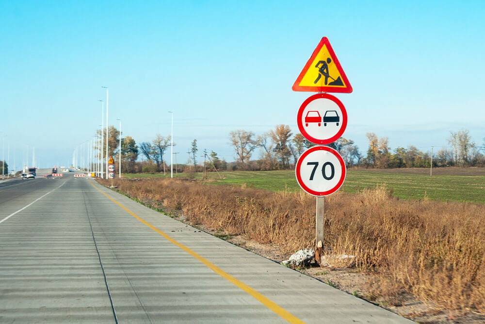 Sécurité entreprise : comment choisir les meilleurs panneaux routiers ?
